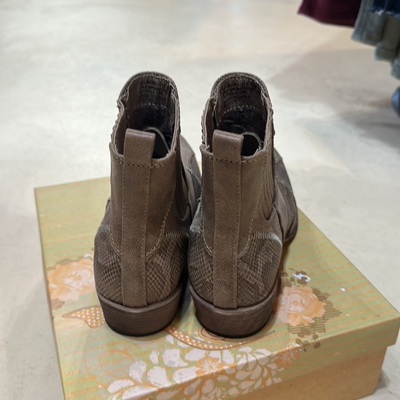 Very G Knox Boots - Picture 4 of 6